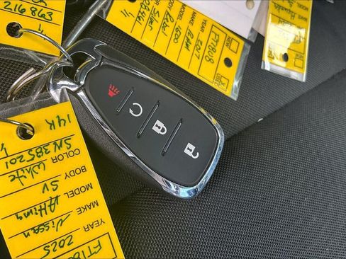Used 2025 Chevrolet TrailBlazer LT AWD/4WD image 12