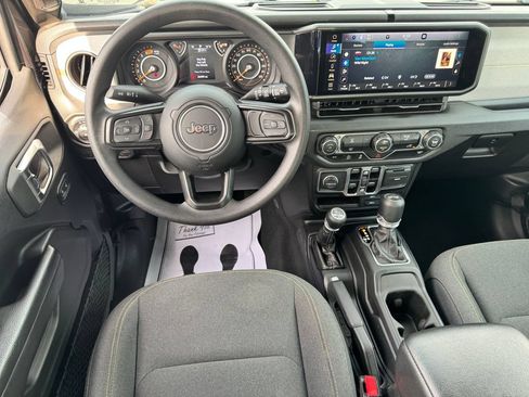 Used 2025 Jeep Wrangler Unlimited Sport AWD/4WD image 17