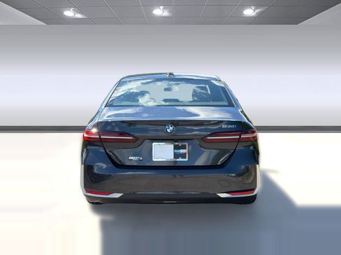 Used 2024 BMW 530i w/ Premium Package RWD image 10