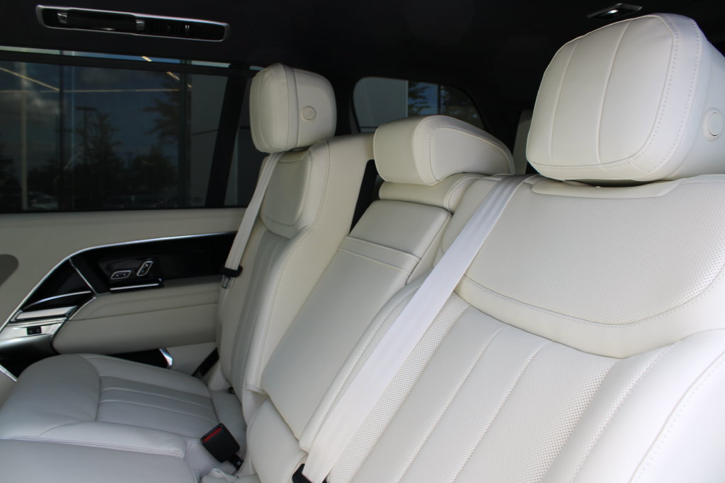 New 2027 Land Rover Range Rover Long Wheelbase SE AWD/4WD image 7