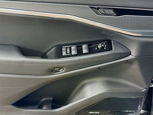 Used 2025 Jeep Wagoneer S Limited image 19