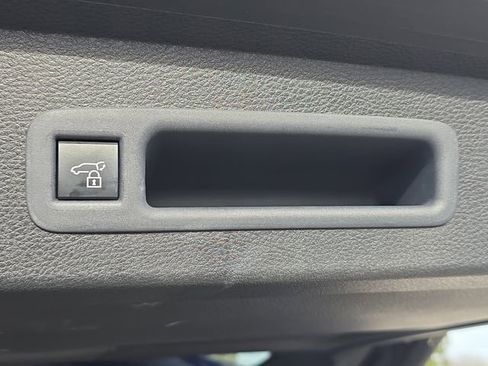 Used 2025 Toyota Sienna Limited image 14