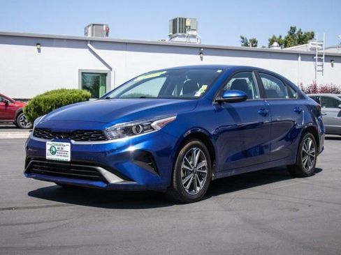 Used 2023 Kia Forte LXS image 3