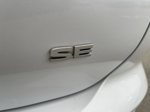 Used 2025 Mitsubishi Outlander SE image 13