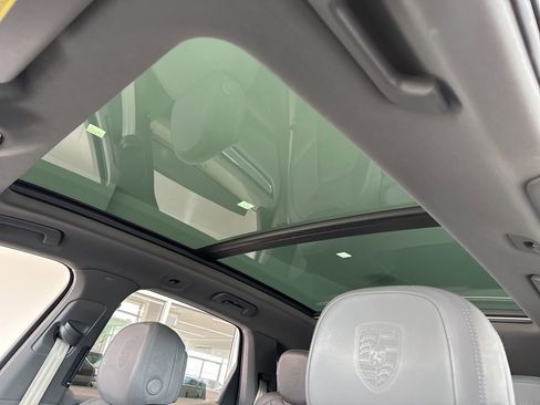 Used 2023 Porsche Cayenne Platinum Edition AWD/4WD image 16