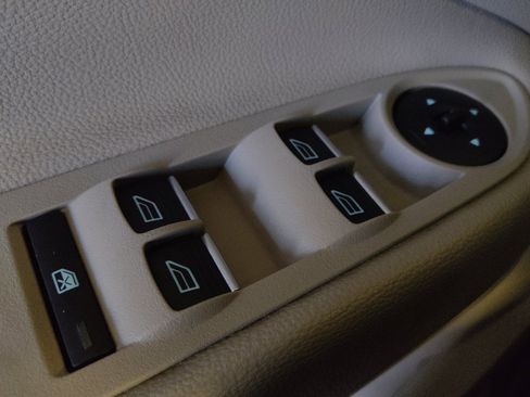 Used 2017 Ford Escape Titanium image 27