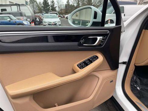 Used 2018 Porsche Macan S image 68