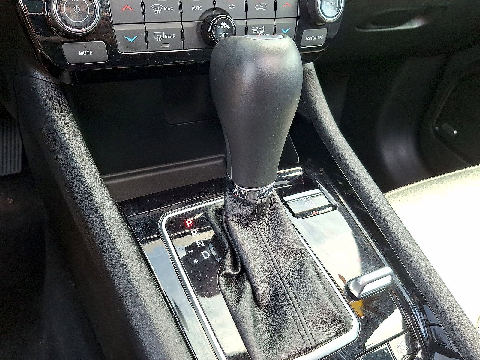 Used 2023 Jeep Compass Limited w/ Sun and Sound Group AWD/4WD image 12