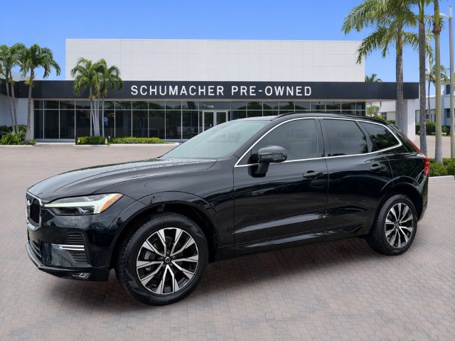 Used 2023 Volvo XC60 B5 Core w/ Climate Package FWD image 3