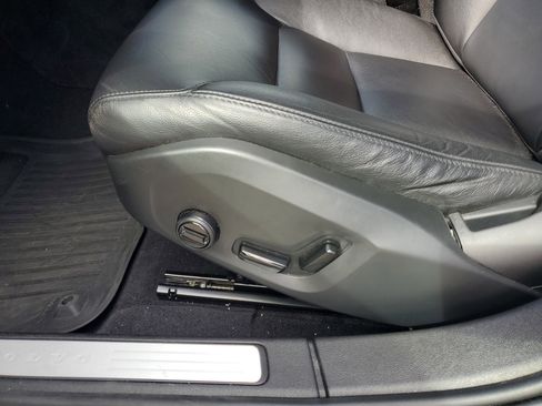 Used 2021 Volvo S60 T5 Momentum w/ Premium Package image 10