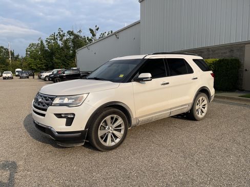 Used 2018 Ford Explorer Limited w/ Equipment Group 301A AWD/4WD image 8