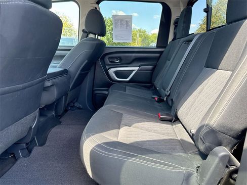 Used 2018 Nissan Titan SV image 22