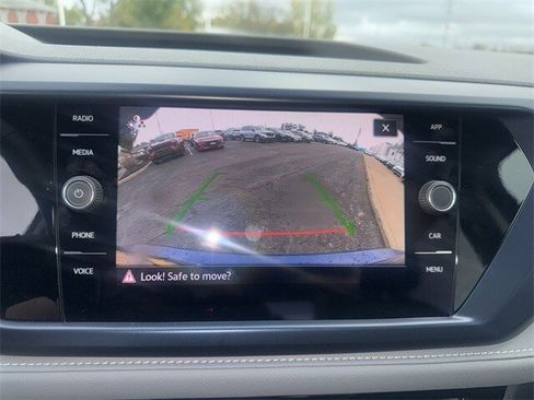 Used 2024 Volkswagen Taos SE w/ Panoramic Sunroof Package image 25