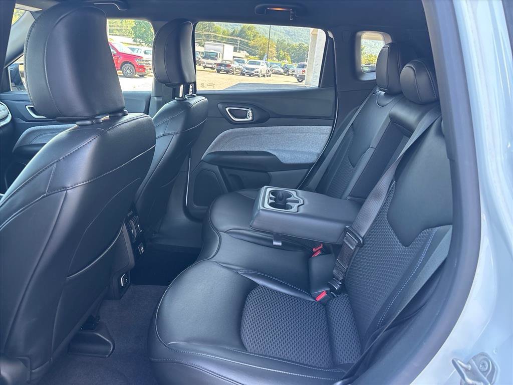Used 2023 Jeep Compass Latitude AWD/4WD image 10
