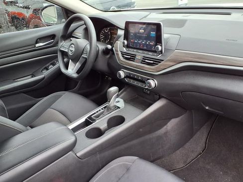 Used 2025 Nissan Altima 2.5 SV FWD image 27