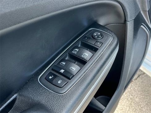 Used 2022 Chrysler 300 S image 17