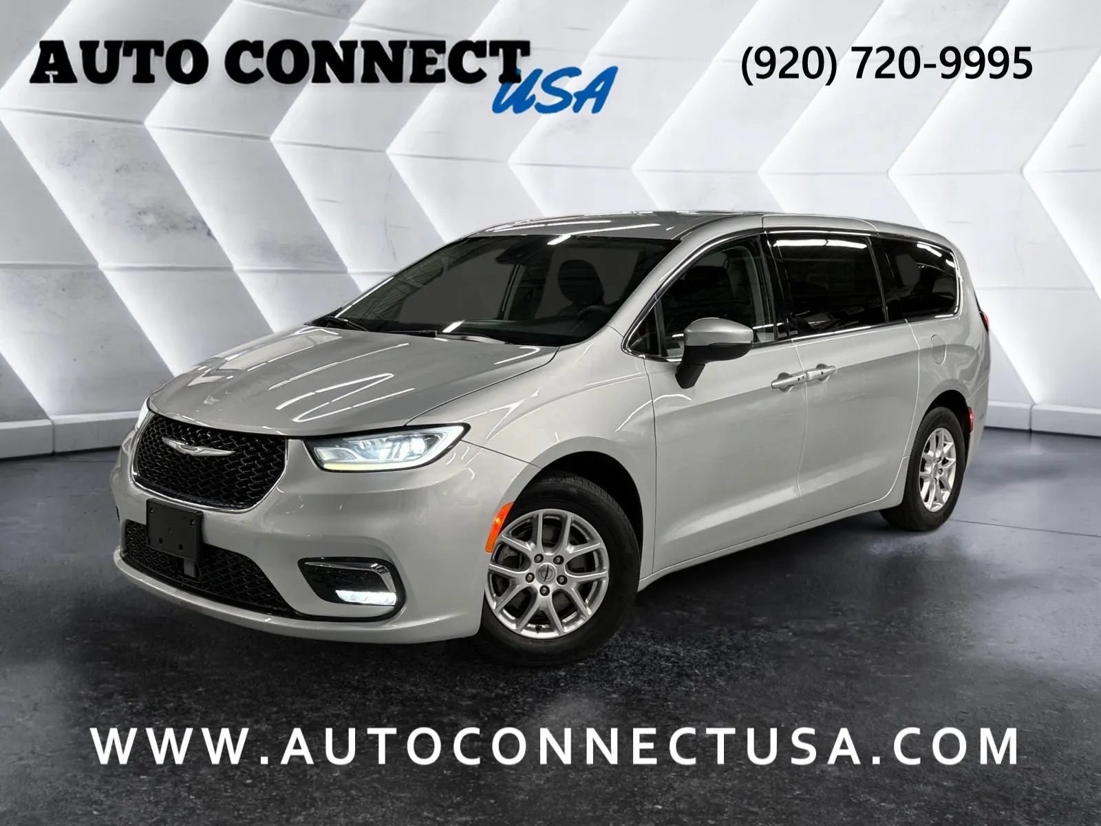 Used 2023 Chrysler Pacifica Touring-L FWD image 1