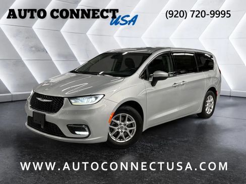 Used 2023 Chrysler Pacifica Touring-L FWD image 1