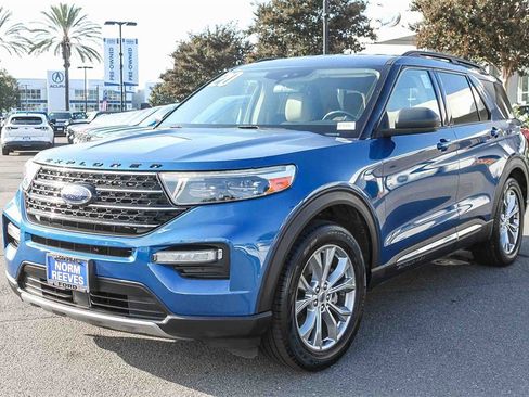 Used 2020 Ford Explorer XLT w/ Equipment Group 202A image 3