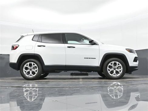 Used 2025 Jeep Compass Sport image 38