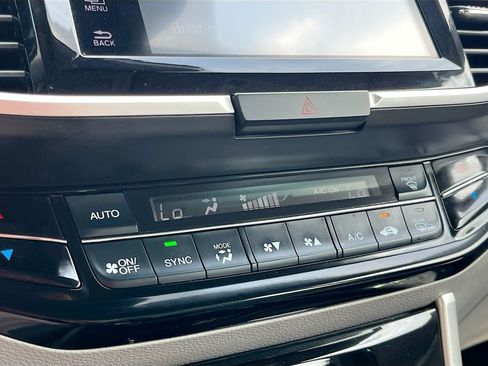 Used 2017 Honda Accord EX-L image 16