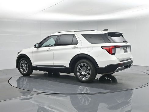 Used 2025 Ford Explorer Platinum RWD image 7