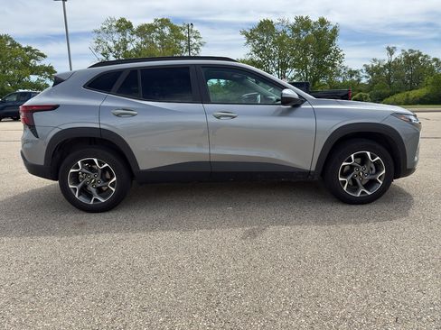 Used 2025 Chevrolet Trax LT FWD image 5