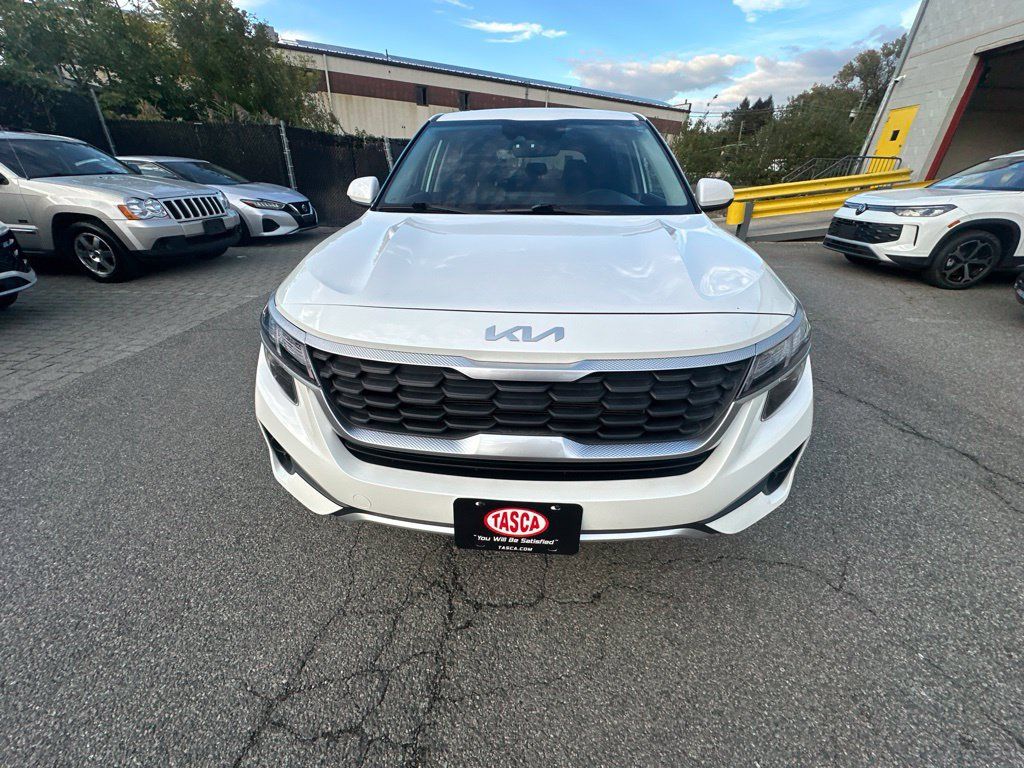 Used 2023 Kia Seltos LX AWD/4WD image 7