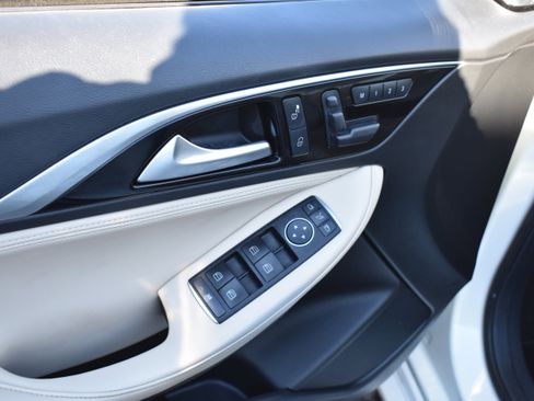 Used 2017 INFINITI QX30 Premium w/ Navigation Package image 28