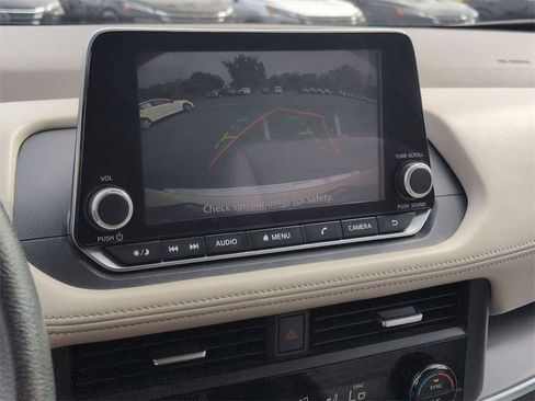 Used 2023 Nissan Rogue SV image 13