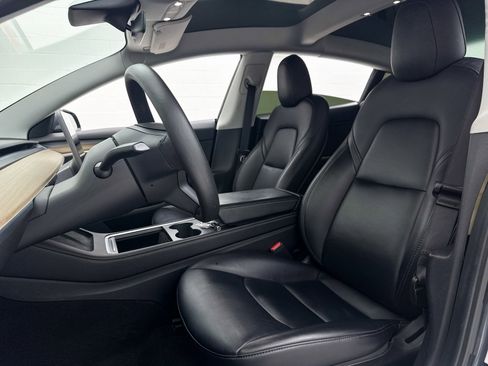 Used 2021 Tesla Model 3 Performance image 17