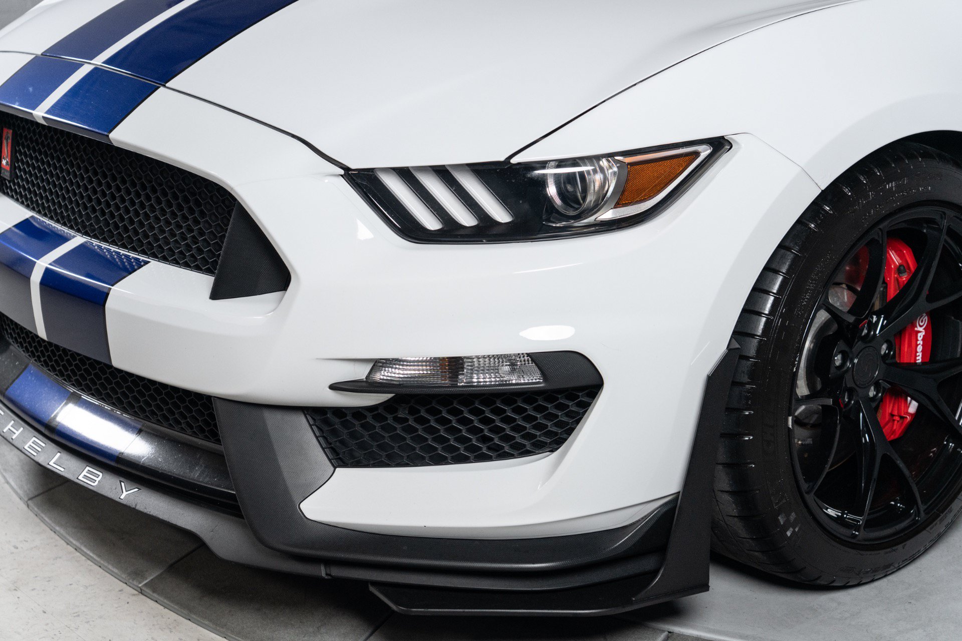 Used 2016 Ford Mustang Shelby GT350 w/ Technology Package RWD image 34
