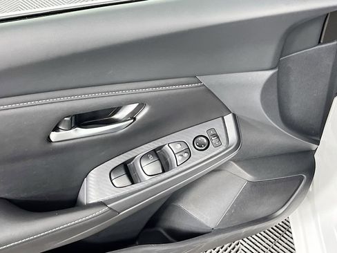 Used 2025 Nissan Sentra SV FWD image 17