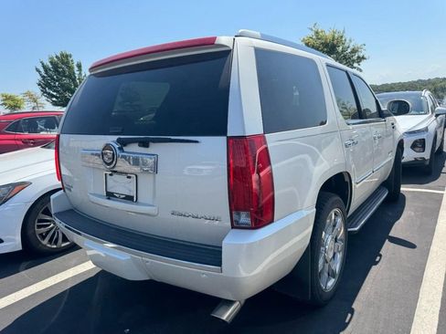 Used 2012 Cadillac Escalade Luxury AWD/4WD image 2