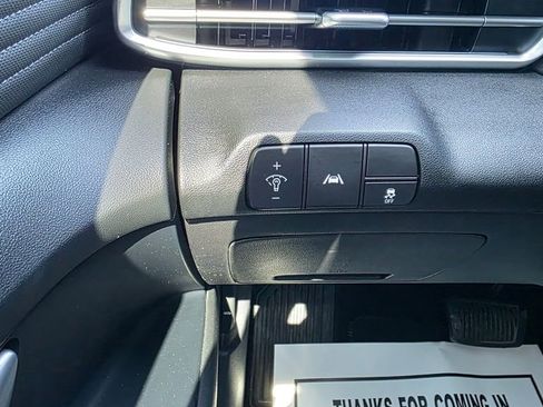 Used 2023 Hyundai Elantra Limited image 30