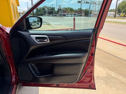 Used 2019 Nissan Pathfinder SV w/ Rock Creek Edition FWD image 16