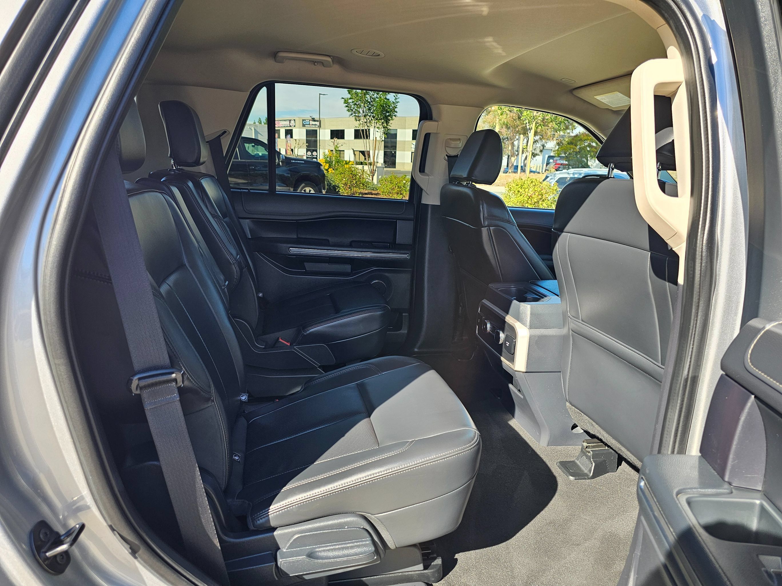 Used 2024 Ford Expedition XLT RWD image 24