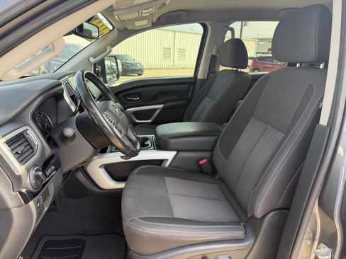 Used 2021 Nissan Titan SV w/ SV Convenience Package AWD/4WD image 28