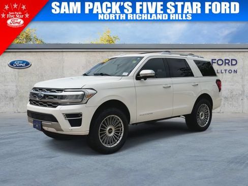 Used 2023 Ford Expedition Platinum RWD image 4
