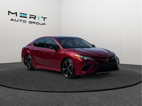 Used 2018 Toyota Camry XSE FWD image 1