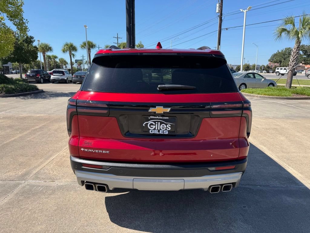 Used 2025 Chevrolet Traverse LT FWD image 4