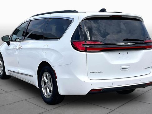 Used 2023 Chrysler Pacifica Limited FWD image 12