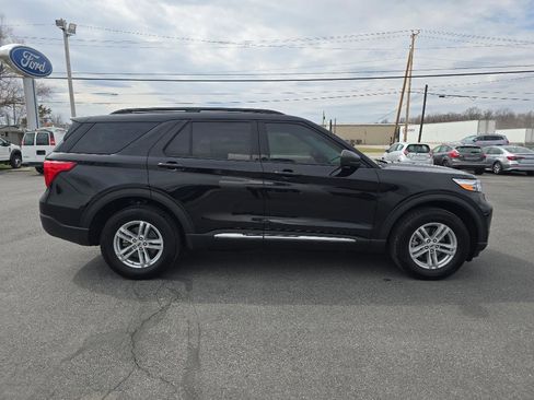 Used 2024 Ford Explorer XLT image 5