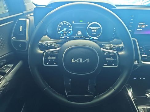 Used 2023 Kia Sorento SX image 18