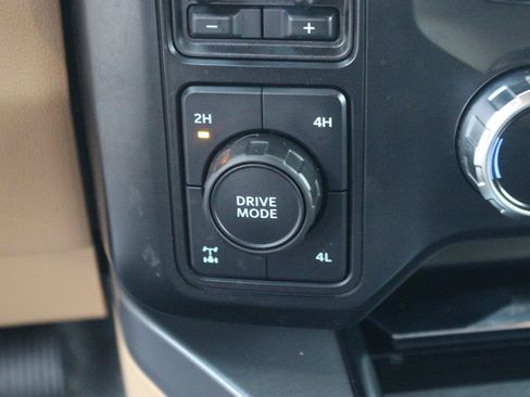 Used 2023 Ford F250 Lariat w/ Sport Appearance Package AWD/4WD image 29