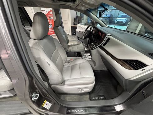 Used 2017 Toyota Sienna XLE image 45