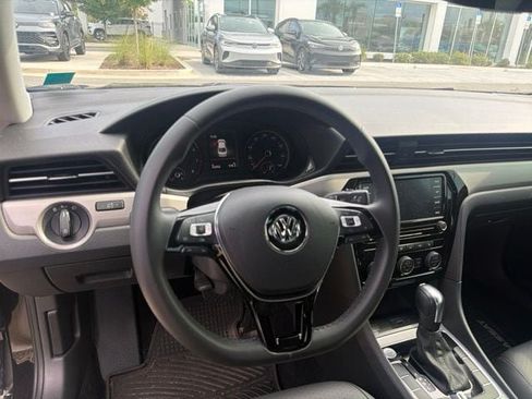 Certified 2022 Volkswagen Passat 2.0T SE FWD image 24