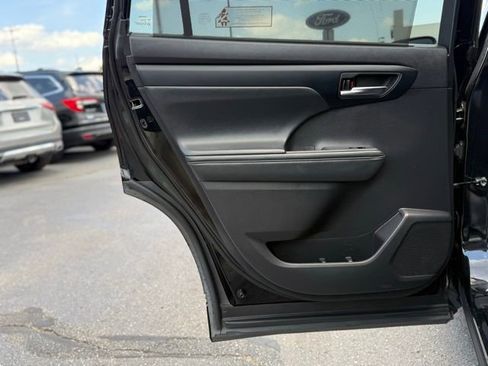 Used 2022 Toyota Highlander XSE image 12