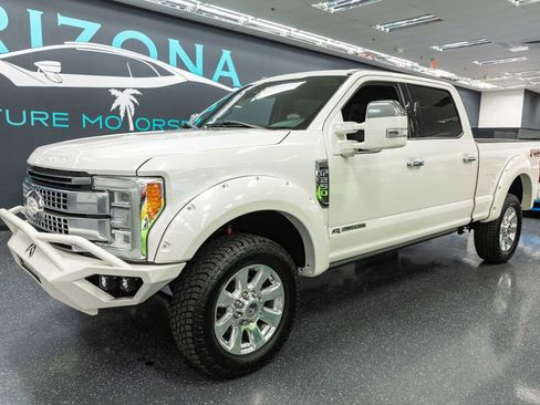 Used 2017 Ford F250 Platinum w/ Platinum Ultimate Package image 2