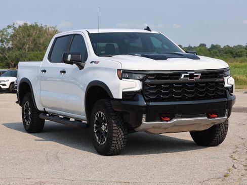 Used 2025 Chevrolet Silverado 1500 ZR2 w/ Technology Package AWD/4WD image 4
